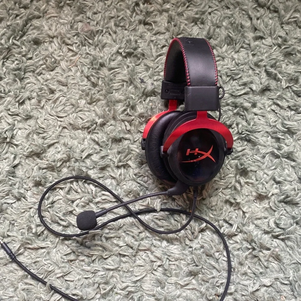 Hyper x Cloud ll Headset Good Quality You can hear everything clearly no buzz